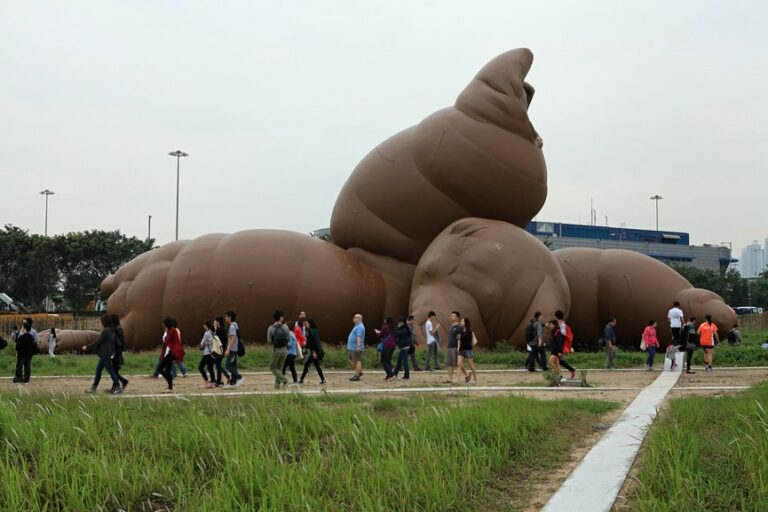 The Art of Inflatable Sculptures: How Giant Animals Captivate Audiences