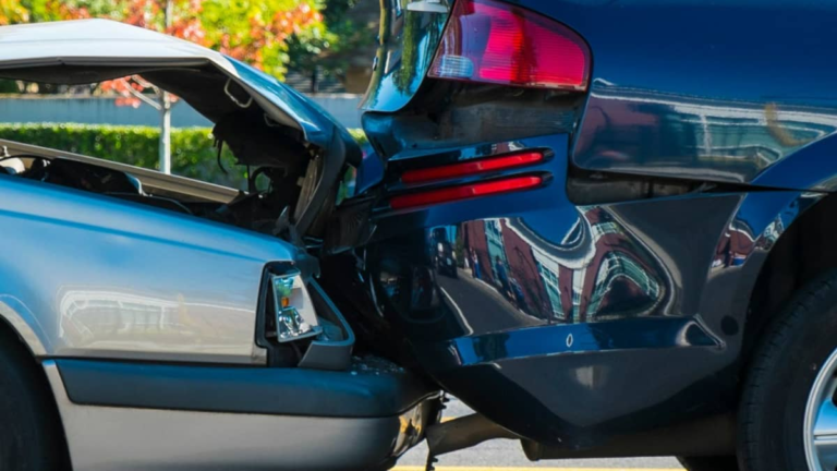 Dealing with Insurance Providers After a Des Moines Car Accident